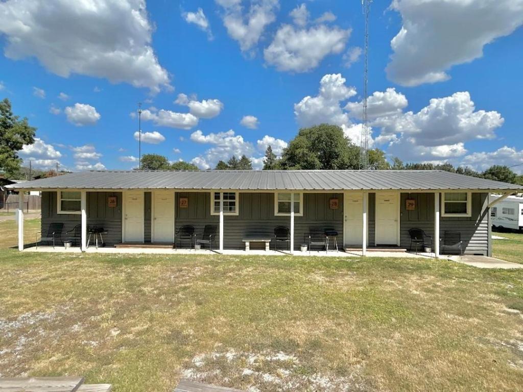 Near Lake Texoma Quad-Plex Kitchenette - 29 Mead Екстериор снимка